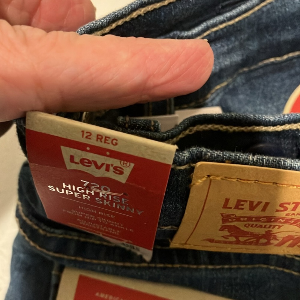 NWT Levi 720 12R High Rise Skinny Ripped  Jeans $60 Make me a reasonable offer - Picture 5 of 7